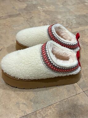 Sherpa Slip-On Slippers